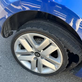 Bridgestone Sağ Arka Lastik Patlaması Hamile Sürücünün Hayatını Tehlikeye Attı
