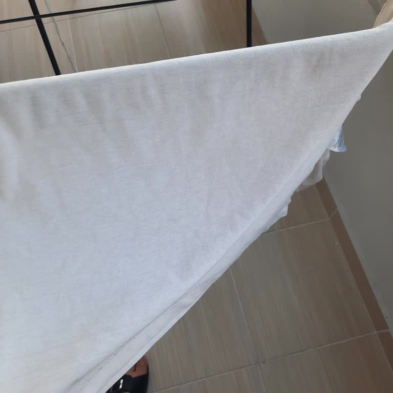 OMO Active Deterjanı Beyaz Çamaşırları Krem Rengine Döndürdü