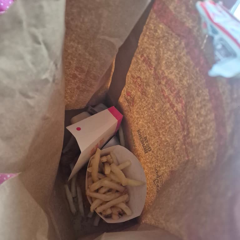 Ücretini Ödedim Hamburgerim Yok: Burger King Ve Getir Sorumluluk Almıyor