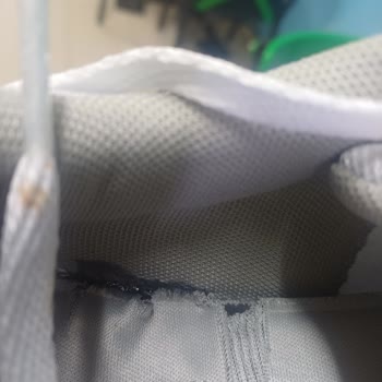 Ayakkabıda Fazla Yapıştırıcı Nedeniyle Deforme, Mağaza İade Talebini Reddetti