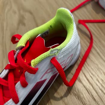 Adidas Çocuk Spor Ayakkabısında 1 Saatlik Kullanım Sonrası Yırtılma Ve Para İadesi Talebi