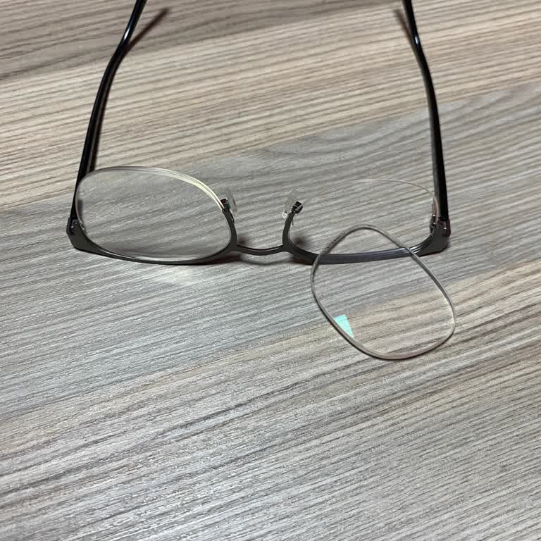Atasun Optik'ten Metal Çerçeveli Gözlükte Lensler Sürekli Düşüyor, Mağaza Sorumluluk Almıyor
