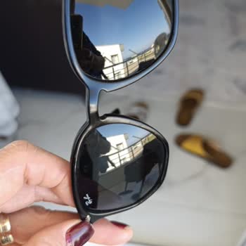 Ray-Ban Güneş Gözlüğünün Camları Bulanıktı, Garanti Sürecinde Mağaza Çözüm Sunmadı