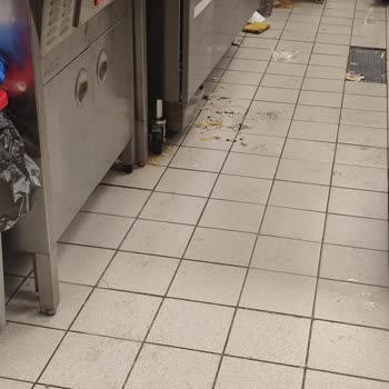Burger King’de Hijyen İhlali Ve Personel Tavırları Kabul Edilemez