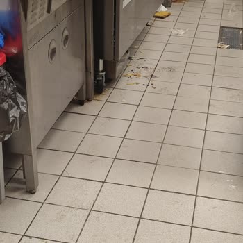 Burger King’de Hijyen İhlali Ve Personel Tavırları Kabul Edilemez