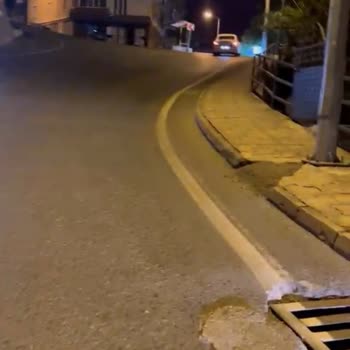 Kilimli'de Yol Çukuru Nedeniyle Araç Hasarı Ve Sürüş Güvenliği Risk Altında