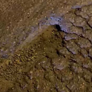Kilimli'de Yol Çukuru Nedeniyle Araç Hasarı Ve Sürüş Güvenliği Risk Altında