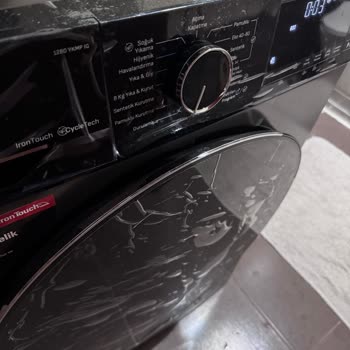Arçelik Çamaşır Makinesinin Yenisi De Arızalı, Su Sızdırıyor Ve Sıkma Yapmıyor