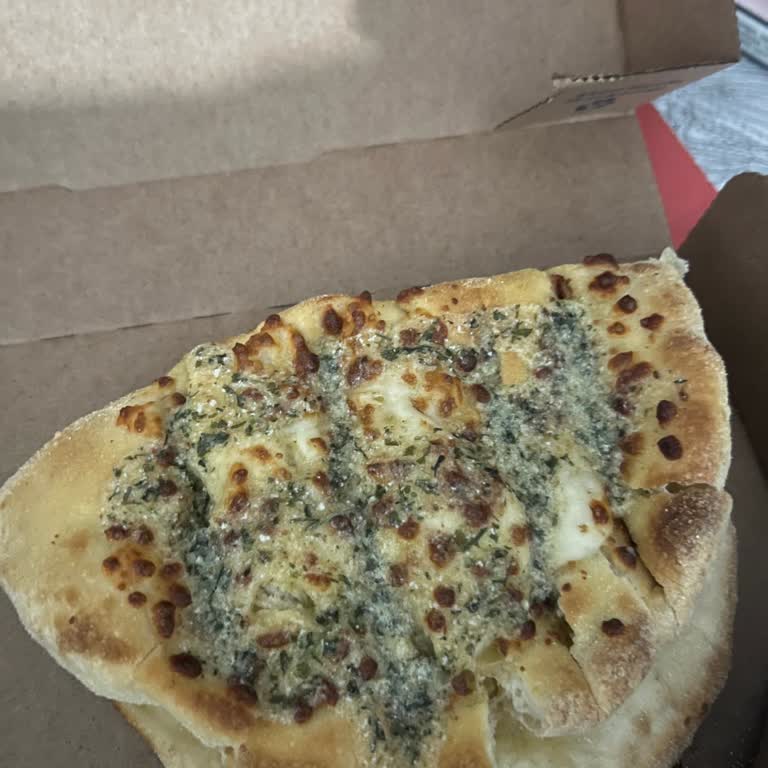 Eksik Ve Yarım Hazırlanmış Bol Peynirli Ekmek Teslimatı