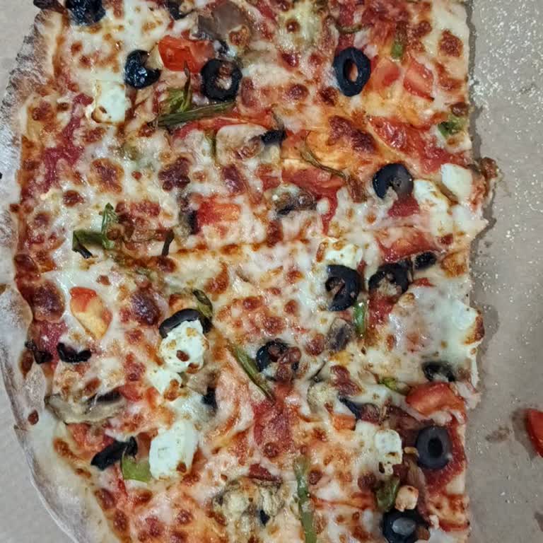 Little Caesars Halkalı Şubesinde Az Malzemeli Pizza Ve Saygısız Çalışan Davranışı