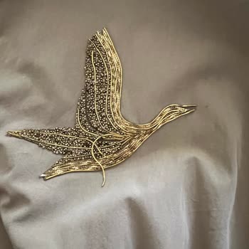 Ayıplı Beymen Club Elbisesi: Logonun Düşmesi Ve Çözüm Yok