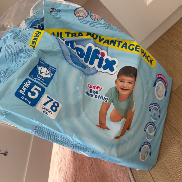 Molfix Bebek Bezinde İç Astar Açılıyor, Pamuk Parçaları Çocuğun Cildine Yapışıyor