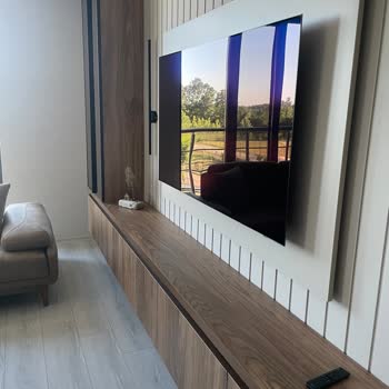 Kusurlu OLED TV'de Bombeli Ve Dalgalı Ekran Değişim Talebi
