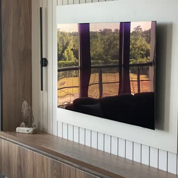 Kusurlu OLED TV'de Bombeli Ve Dalgalı Ekran Değişim Talebi