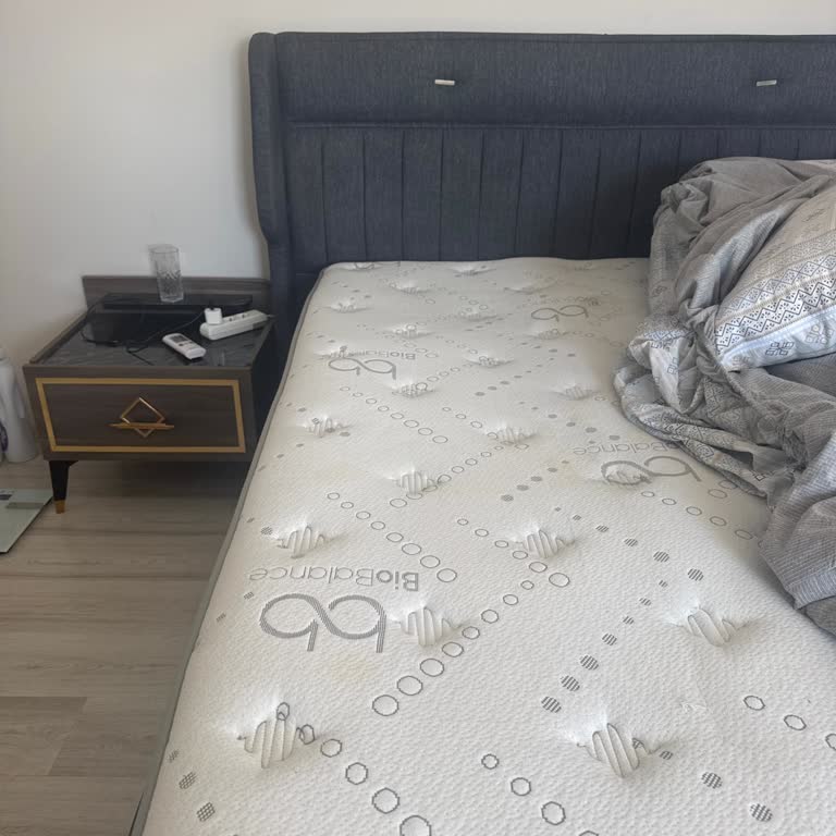 Çöken Ortopedik Yatak Ve Bel Sırt Ağrısı Mağazanın İlgisiz Tutumu