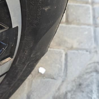 Garanti Kapsamındaki Lastik Balon Yaptı, Bayi 8.500 TL Ücret Talep Ediyor