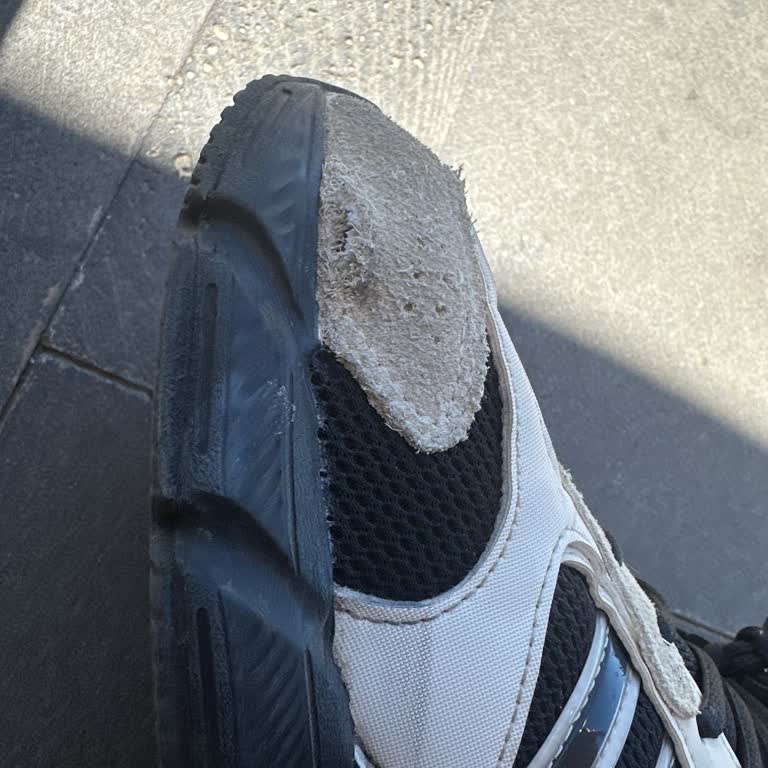 Diyarbakır Forum Adidas Bayisinde Kısa Sürede Açılan Ayakkabının Garanti Kapsamında Değişim İsteği