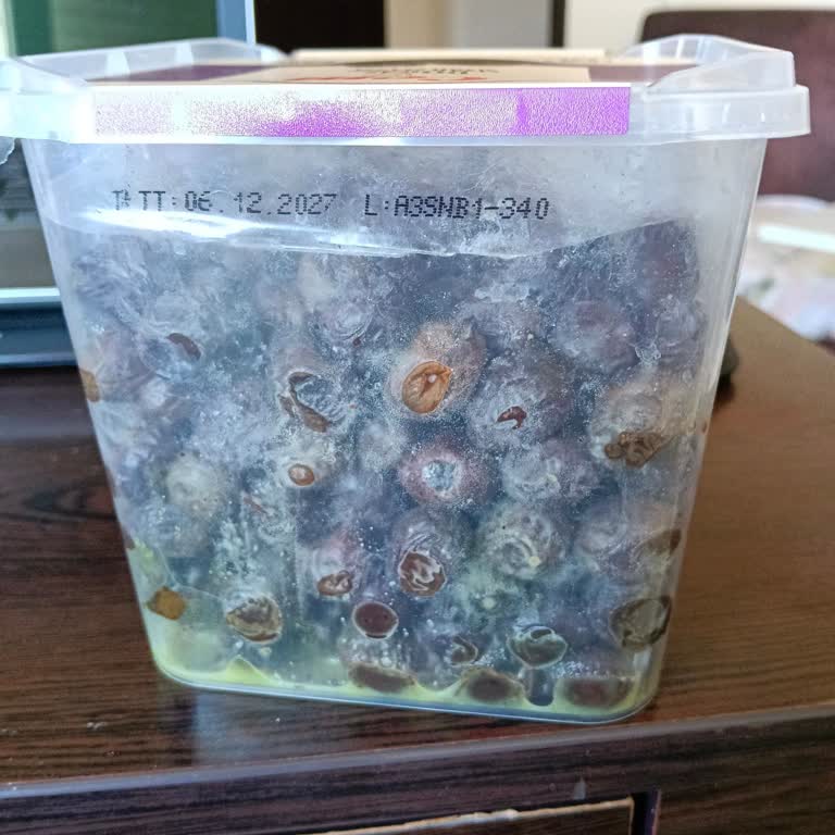 Uzak Olmasına Rağmen Zeytin Paketi Bozulmuş, Firma Yanıt Vermedi