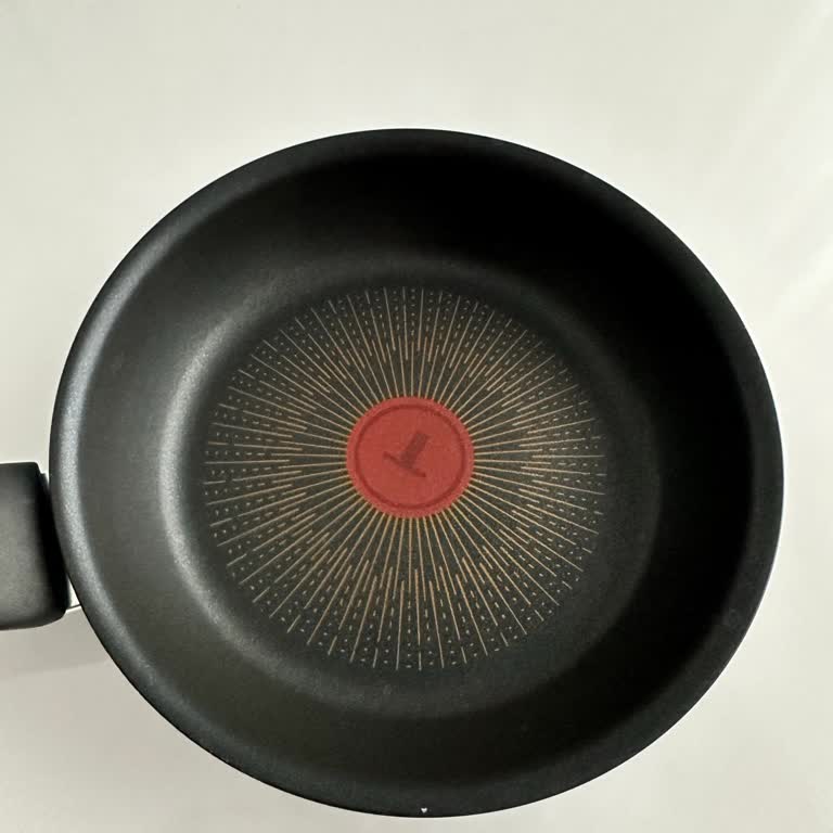 Tefal 20 cm Tava Bir Ayda Çizildi, Garanti Dışı İade Reddedildi