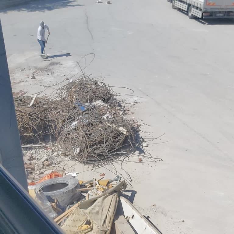 Bina Yıkım Çalışması Nedeniyle İnternet Kesintisi Ve Çözüm Bekleniyor