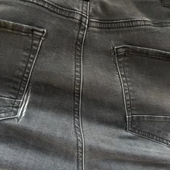 Mavi Jean Pantolonda Cep Yırtılması