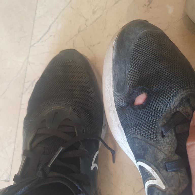 FLO Group’ta Nike Çocuk Ayakkabısının Kısa Sürede Yırtılması Ve Fotoğrafla Sınırlı İnceleme