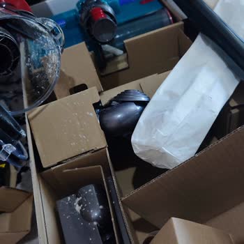 Kullanılmış Görünen Dyson Süpürge Ve Yanlış Menü Dili