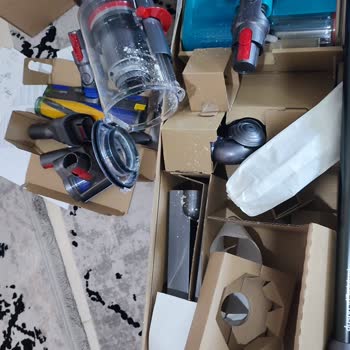 Kullanılmış Görünen Dyson Süpürge Ve Yanlış Menü Dili
