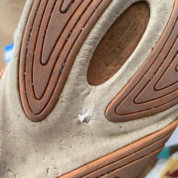 Adidas Ozelia Ayakkabısının Dayanıksız Tabanı Ayak Yaraladı