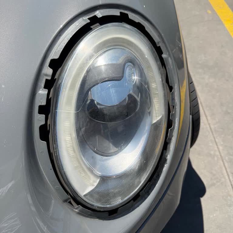 Mini Ön Far Çerçevesinin Kendi Kendine Düşmesi Ve Garanti Talebi