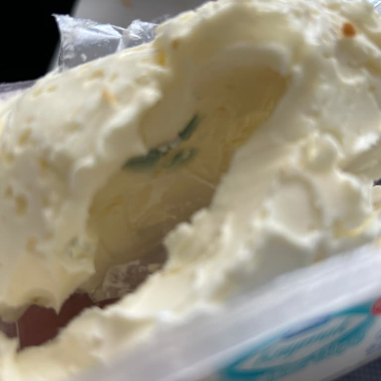 A101 Milkten 150 G Kaymağın İçinde Küf Tespiti Gıda Güvenliği Endişesi