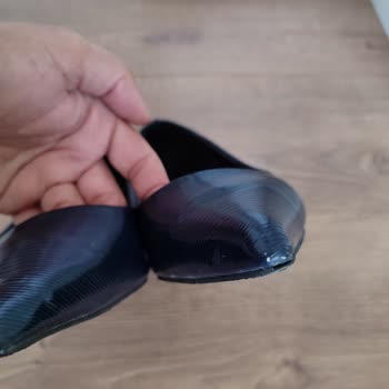 Lacivert Ayakkabıda 2 Saatlik Kullanımda Deri Soyulması Ve Tabandan Ayrılma