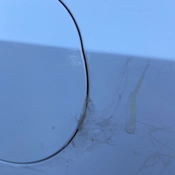 Shell Üsküdar’da Depo Kapağı Kırıldı Ve Yapıştırıcıyla Araç Boyasına Hasar Verildi