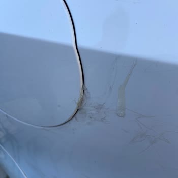 Shell Üsküdar’da Depo Kapağı Kırıldı Ve Yapıştırıcıyla Araç Boyasına Hasar Verildi