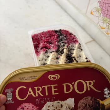 A101’den Alınan Carte D'Or Dondurması Donmuş Ve Erimiş Durumda
