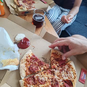 Domino's Pizza Çatalca Şubesinde Sarımsak Kenarı Eksikliği Ve Pizzalarda Kalite Sorunları
