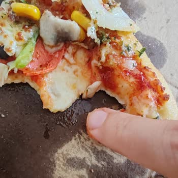 Domino's Pizza Çatalca Şubesinde Sarımsak Kenarı Eksikliği Ve Pizzalarda Kalite Sorunları