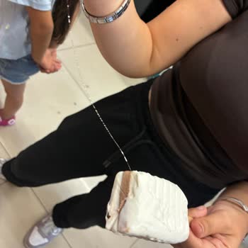 Kıl Çıkan Dondurmanın Hijyen Sorunu Ve Özür Paketi Talebi