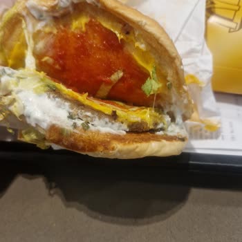 Zeytinburnu McDonald’s Şubesinde Uzun Bekleme Ve Kalitesiz Burger Şikayeti