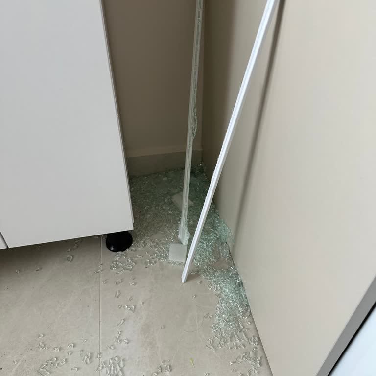 Samsung Buzdolabında Patlayan Raf, Güvenlik Riski Ve Garanti Talebi