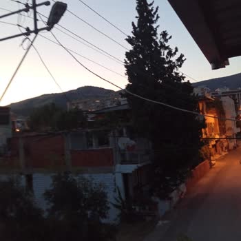 Karşıyaka’da Sokak Lambası Çalışmıyor, Güvenlik Endişesi