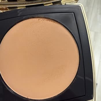 Sipariş Edilen Estée Lauder Pudrası Koyu Tonla Geldi