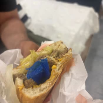 Burger King Hamburgerinde Eldiven Çıktı: Hijyen Şikayeti Ve Ücret İadesi Talebi