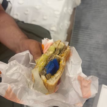 Burger King Hamburgerinde Eldiven Çıktı: Hijyen Şikayeti Ve Ücret İadesi Talebi