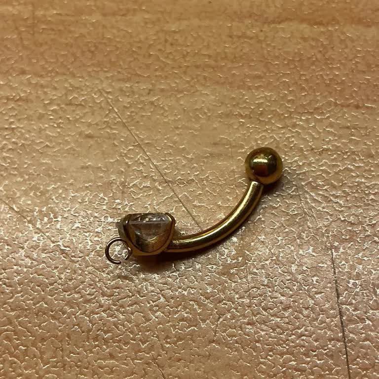 Baleli Figürlü Göbek Piercingi 4 Günde Koptu, Mağaza Değişim Ve İade Reddetti