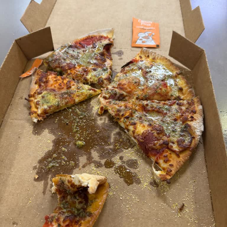 Pizza Malzemelerinde Eksik Mozzarella Ve Sucuk, Personel Yanıtı Yetersiz