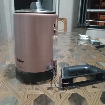 Fakir Temper Çaycının Kulpu Koptu, Kaynar Su Yanıklara Neden Oldu