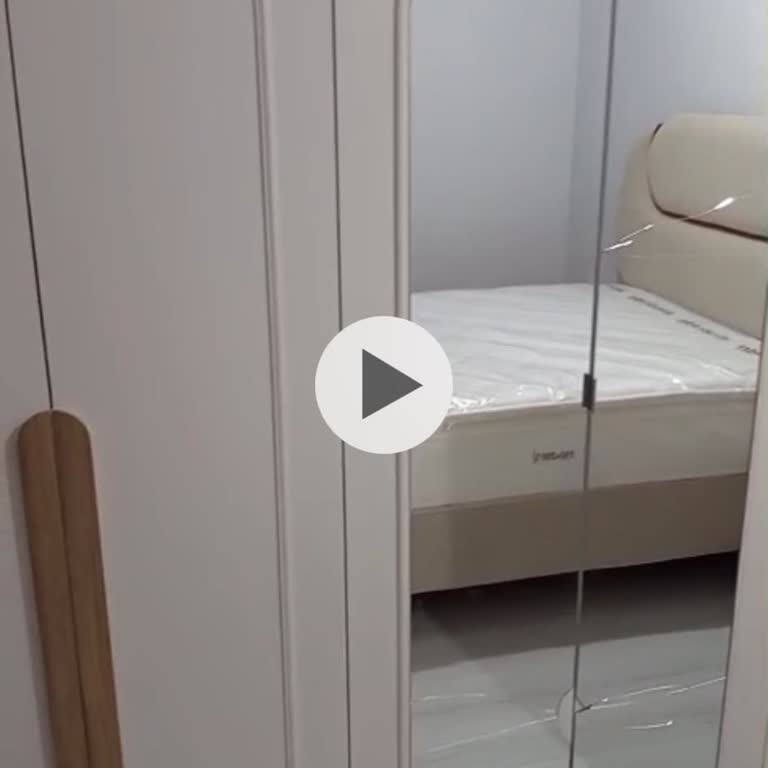 Kırık Aynalar Ve Hasarlı Konsol Rafı İçin Acil Değişim Talebi