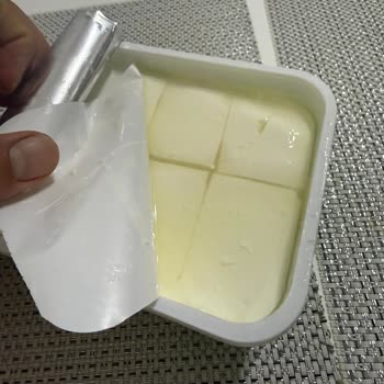 Carrefour’da Yanıltıcı Etiket: Tam Yağlı Beyaz Peynir Yerine Süzme Peynir