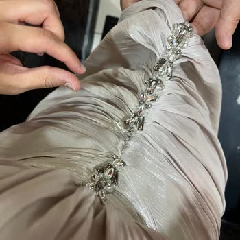 Maya Elbisesinde Taş Detayı İlk Kullanımda Sökülerek Ayıplı, İade Talebi